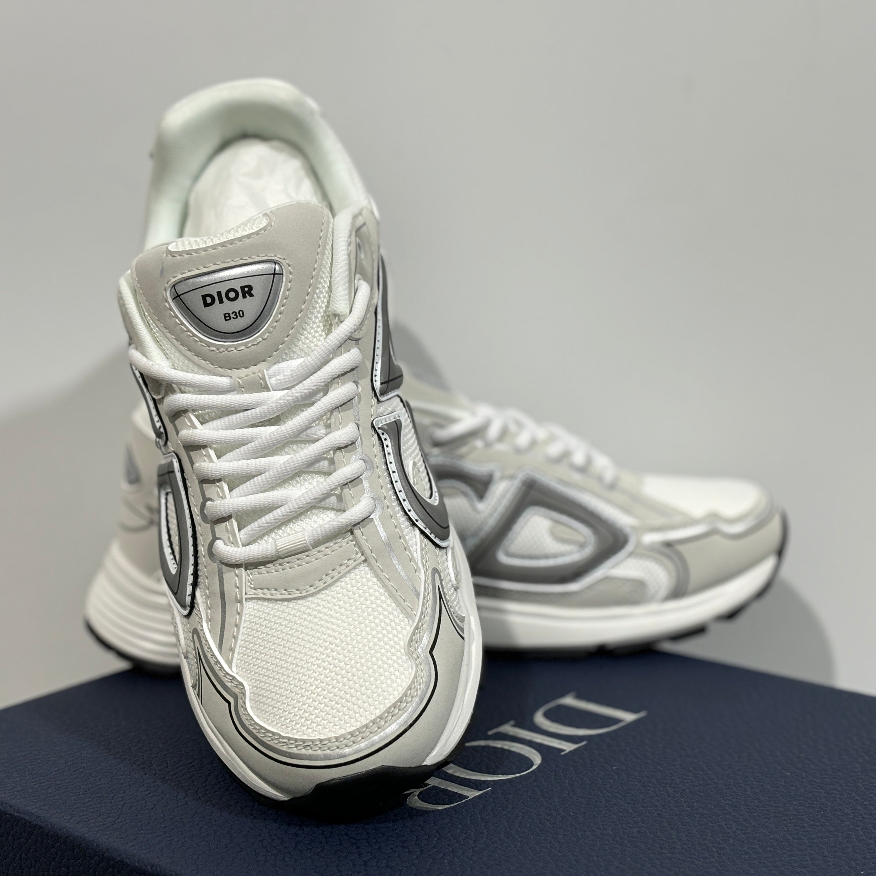 DIOR B30 "COUNTDOWN GREY AND WHITE"