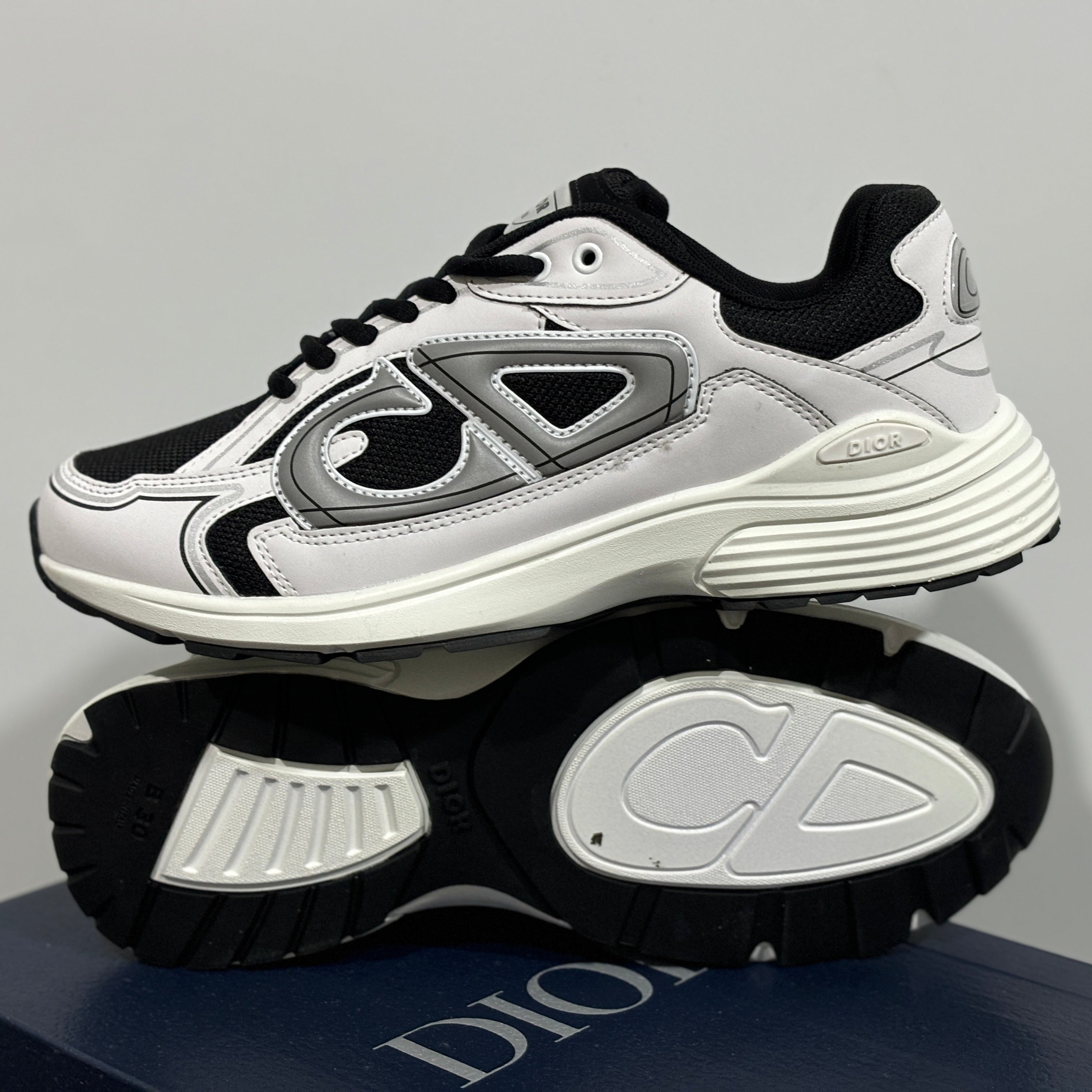 DIOR B30 "WHITE AND BLACK"