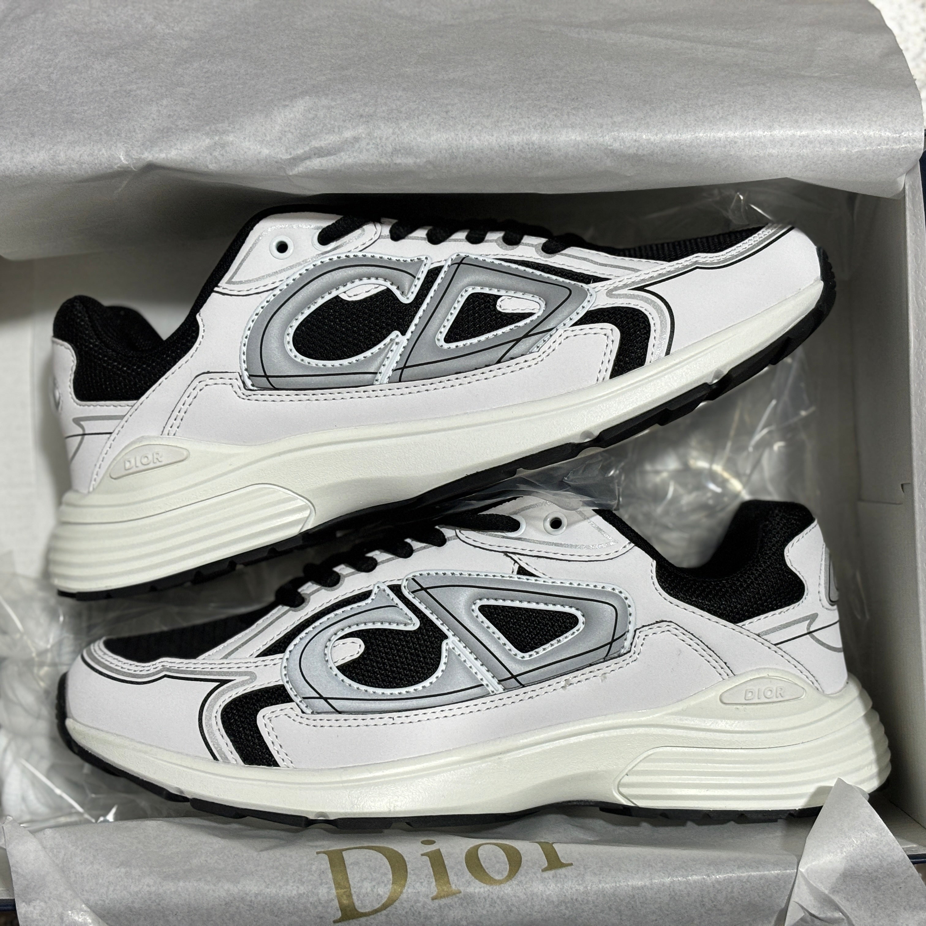 DIOR B30 "WHITE AND BLACK"