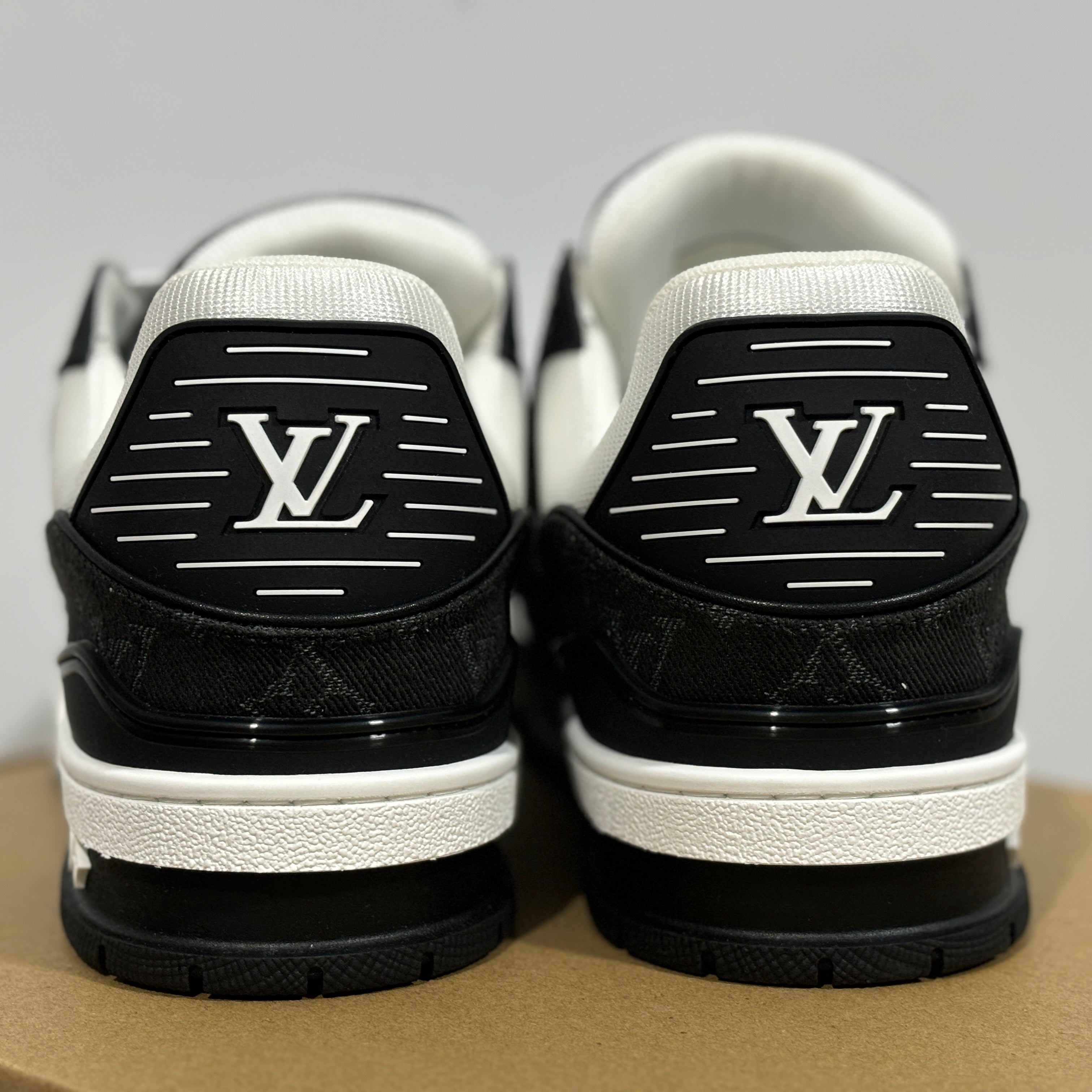 LOUIS VUITTON "WHITE PURE BLACK