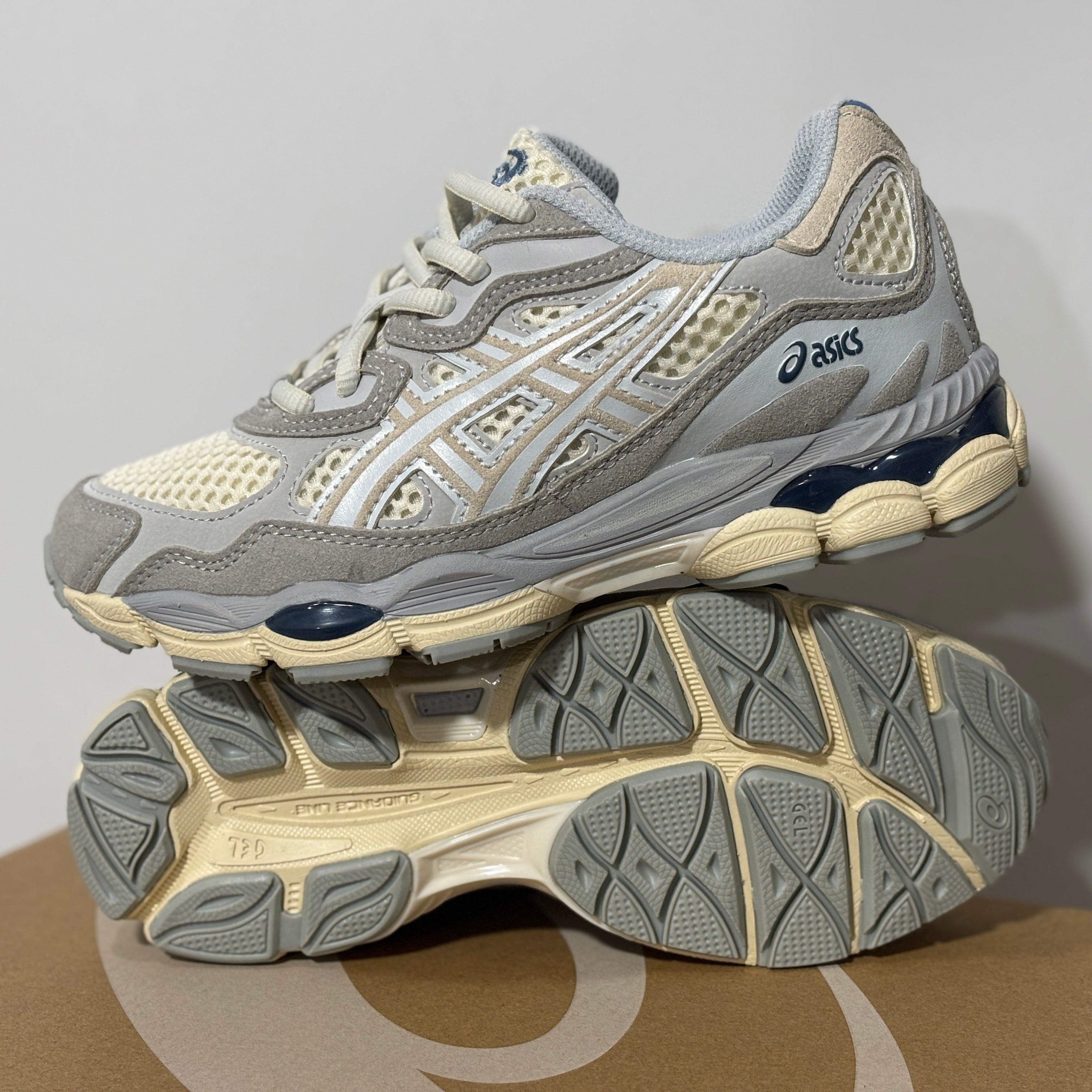 ASIC GEL NYC "CREAM DARK BLUE"